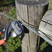 Staplemate multipurpose fencing tool for fence staple extraction, wire cutting and straining