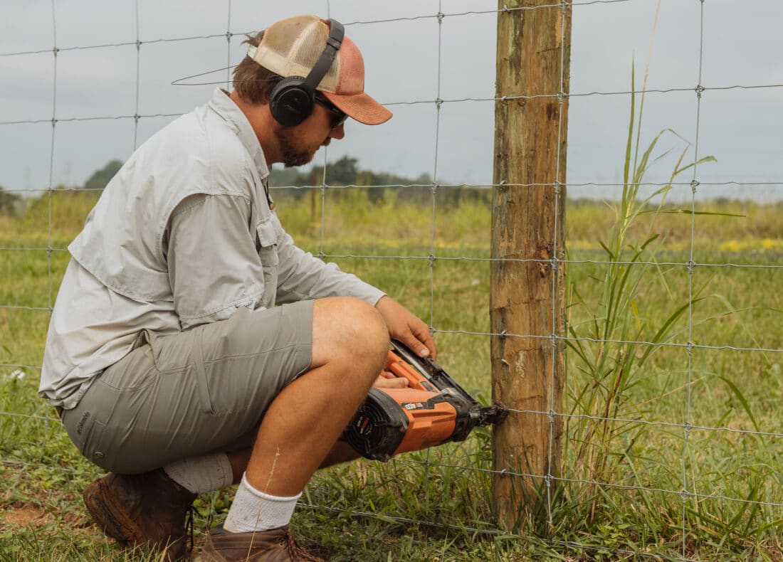 The ST400i Cordless fence stapler gun makes fencing easier and safer  for farmers and fencing contractors. It is safe and allows you to fire staples with one hand, allowing you to keep your second hand out of harm’s way.