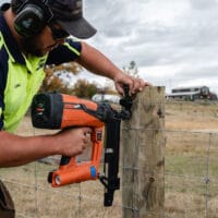 The ST400i cordless fencing utility stapler gun can also easily erect an electric fence with PEL/ Speedrite / Stafix Power Staple Wood Post Claw Insulators.