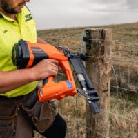 The ST400i has outstanding power to drive staples to your desired depth - powered by fuel cells (included with staples) and Li-ion batteries (10,000 staples per charge).